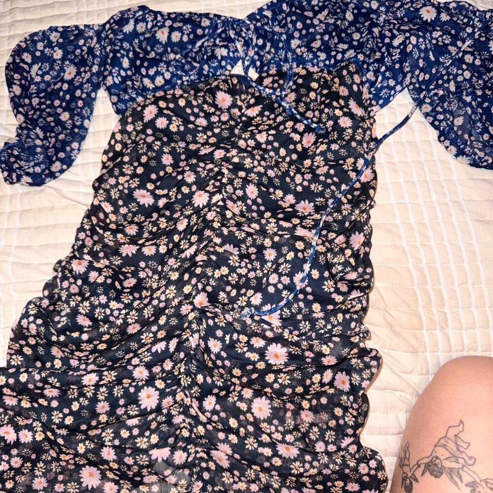 NOT AVAIL
Like New Free People Two Tone Floral Dress Size Small